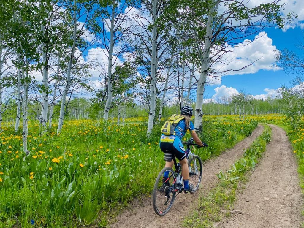 Aubin Sky Lodging At The Yl Ranch Savery Екстериор снимка