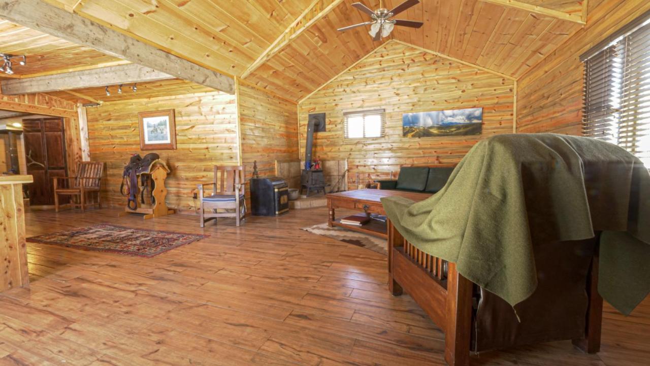 Aubin Sky Lodging At The Yl Ranch Savery Екстериор снимка