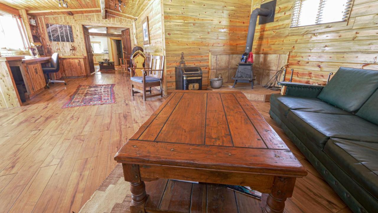 Aubin Sky Lodging At The Yl Ranch Savery Екстериор снимка