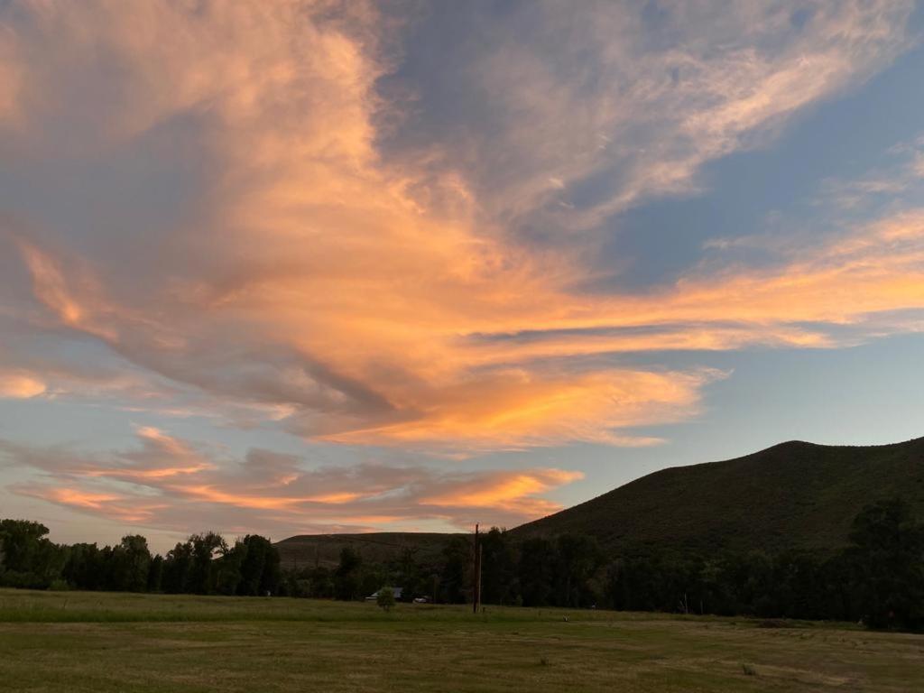 Aubin Sky Lodging At The Yl Ranch Savery Екстериор снимка