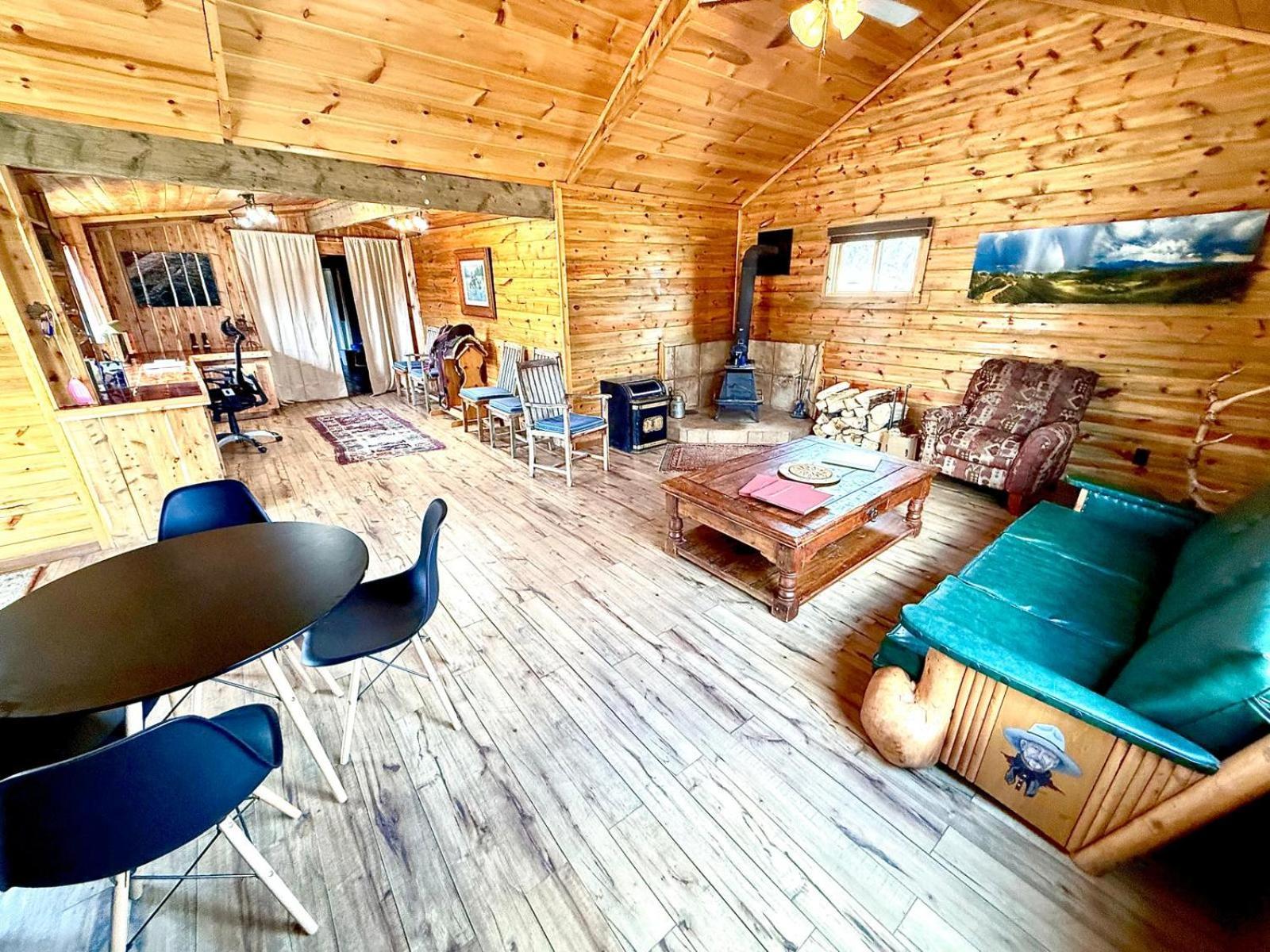 Aubin Sky Lodging At The Yl Ranch Savery Екстериор снимка